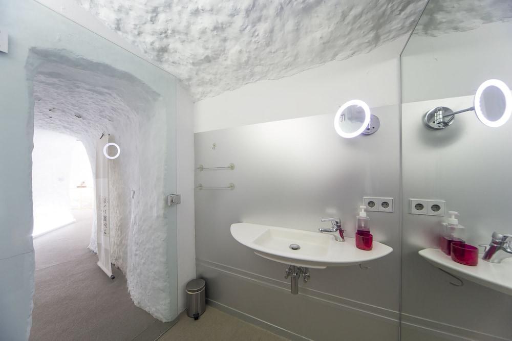 Cuevas Del Cohetero - Sacromonte 4*